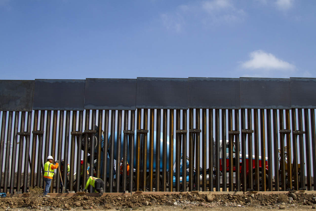 El muro que el gobierno del presidente Donald Trump pretende construir en la frontera sur de Estados Unidos aumentará la muerte de migrantes, aunque no reducirá el flujo migratorio, apuntó la Unión para las Libertades Civiles de Estados Unidos (ACLU). (ARCHIVO)