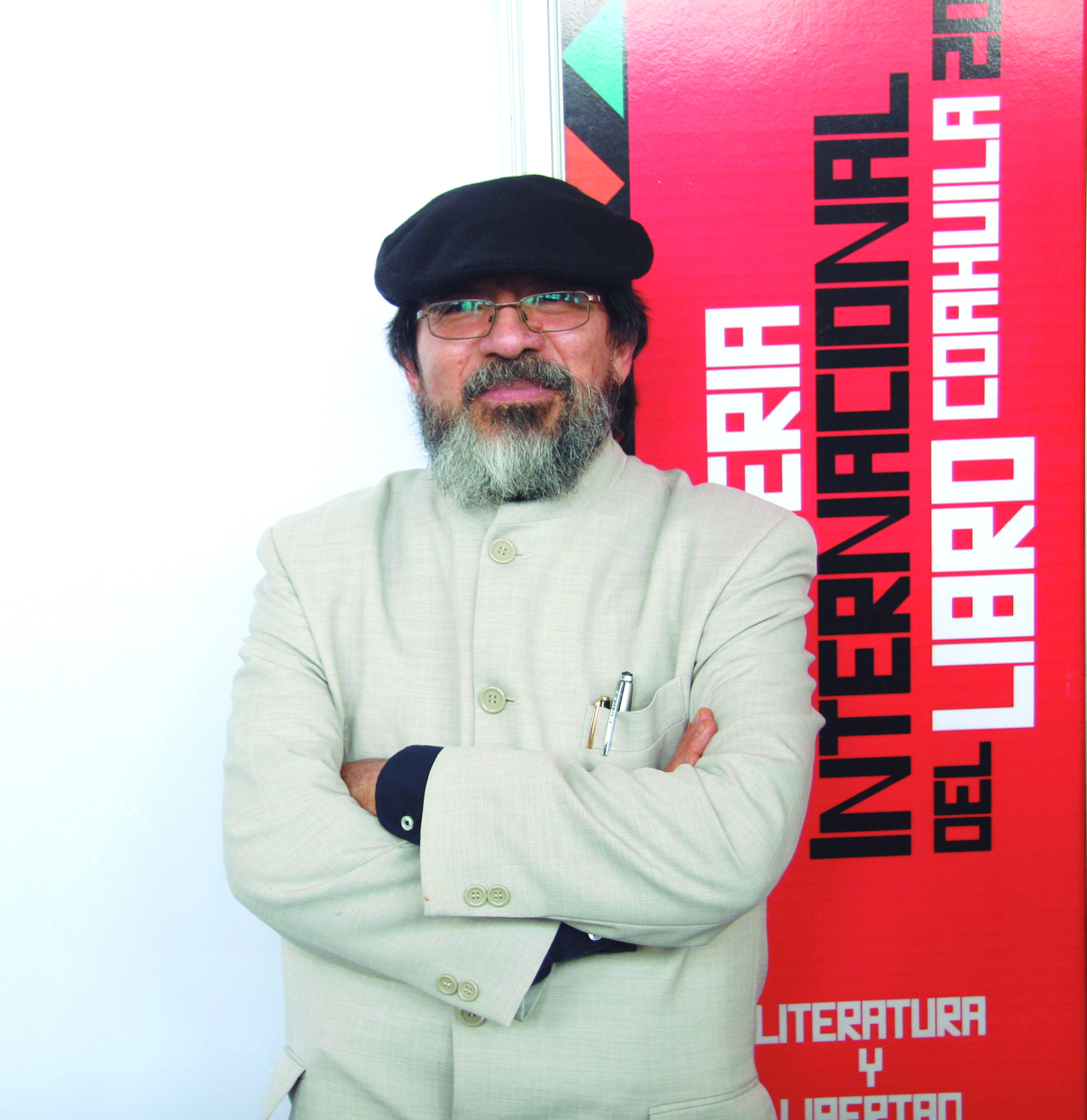 Invitado. El escritor Juan Domingo Argüelles visita la Feria Internacional del Libro de Coahuila.