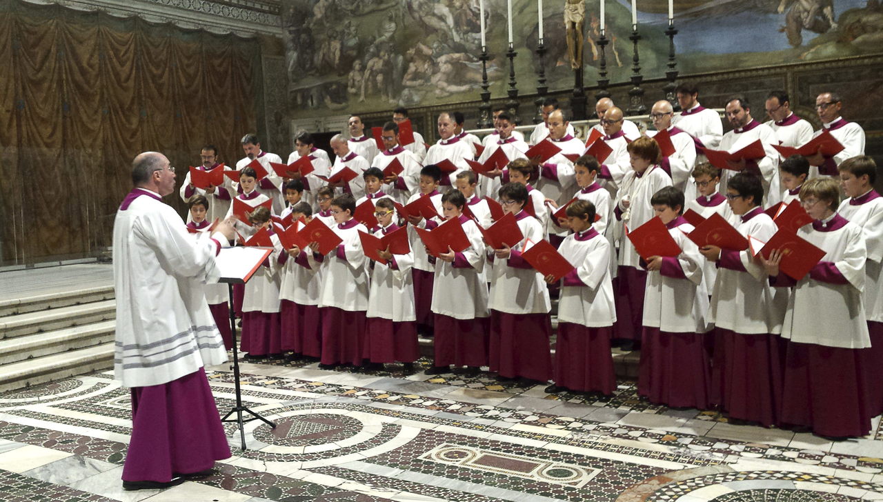 Legado. Considerado como uno de los coros más antiguos del mundo, el grupo Capilla Musical Pontificia Sixtina es heredero de la Schola Cantorum Romana de San Gregorio Magno. (EFE)