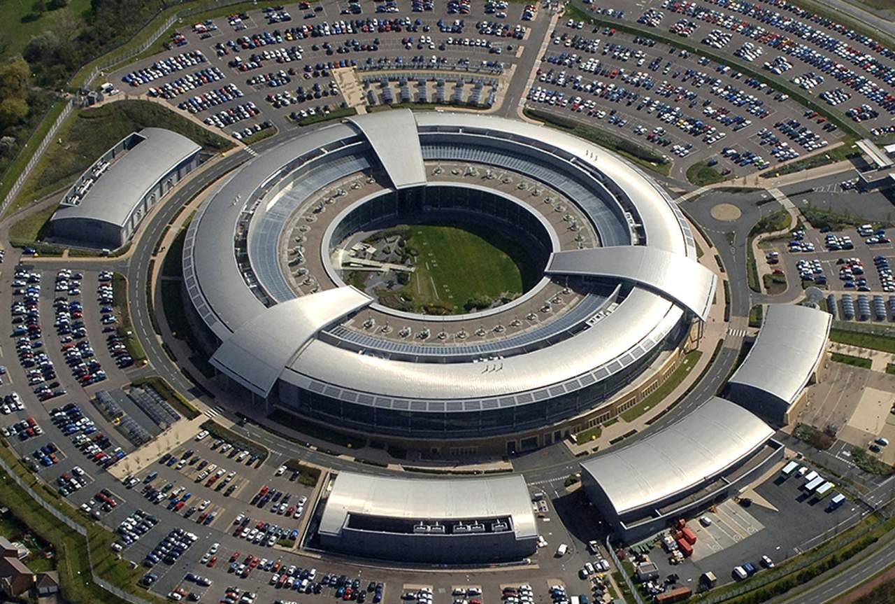 Fotografía facilitada por el centro de escuchas británico, conocido por sus siglas GCHQ, que muestra su sede en Cheltenham (Reino Unido). (ARCHIVO)
