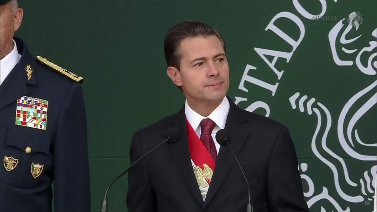 El presidente Enrique Peña Nieto encabezó la ceremonia por el 171 Aniversario de la Gesta Heroica de los Niños Héroes en el Bosque de Chapultepec. (ESPECIAL)