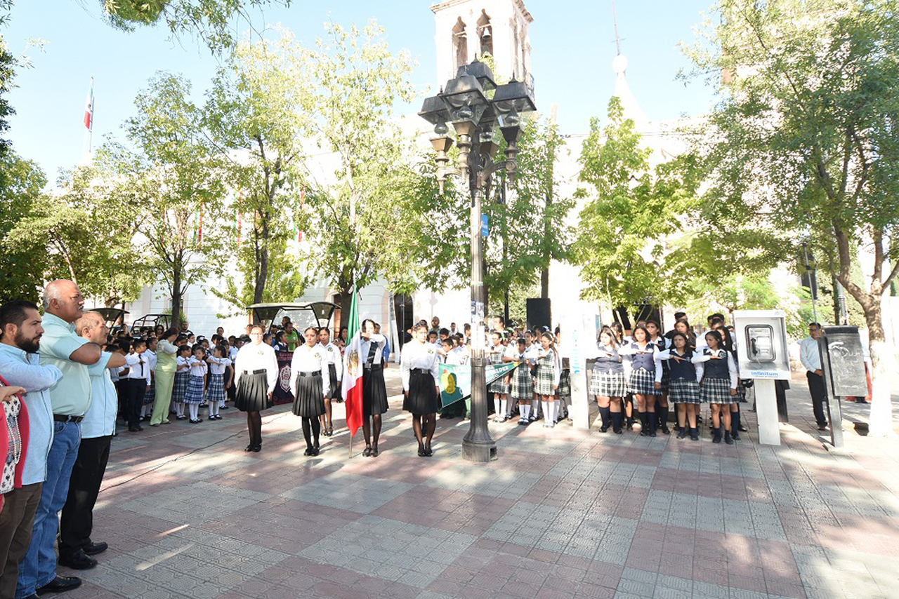 Acto. Autoridades municipales presidieron un acto cívico por acciones de los Niños Héroes. (ARCHIVO)