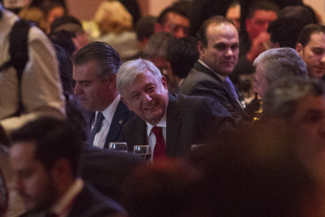 Invitado. López Obrador asistió a la cena de gala con los miembros de la Concamin. (NOTIMEX)