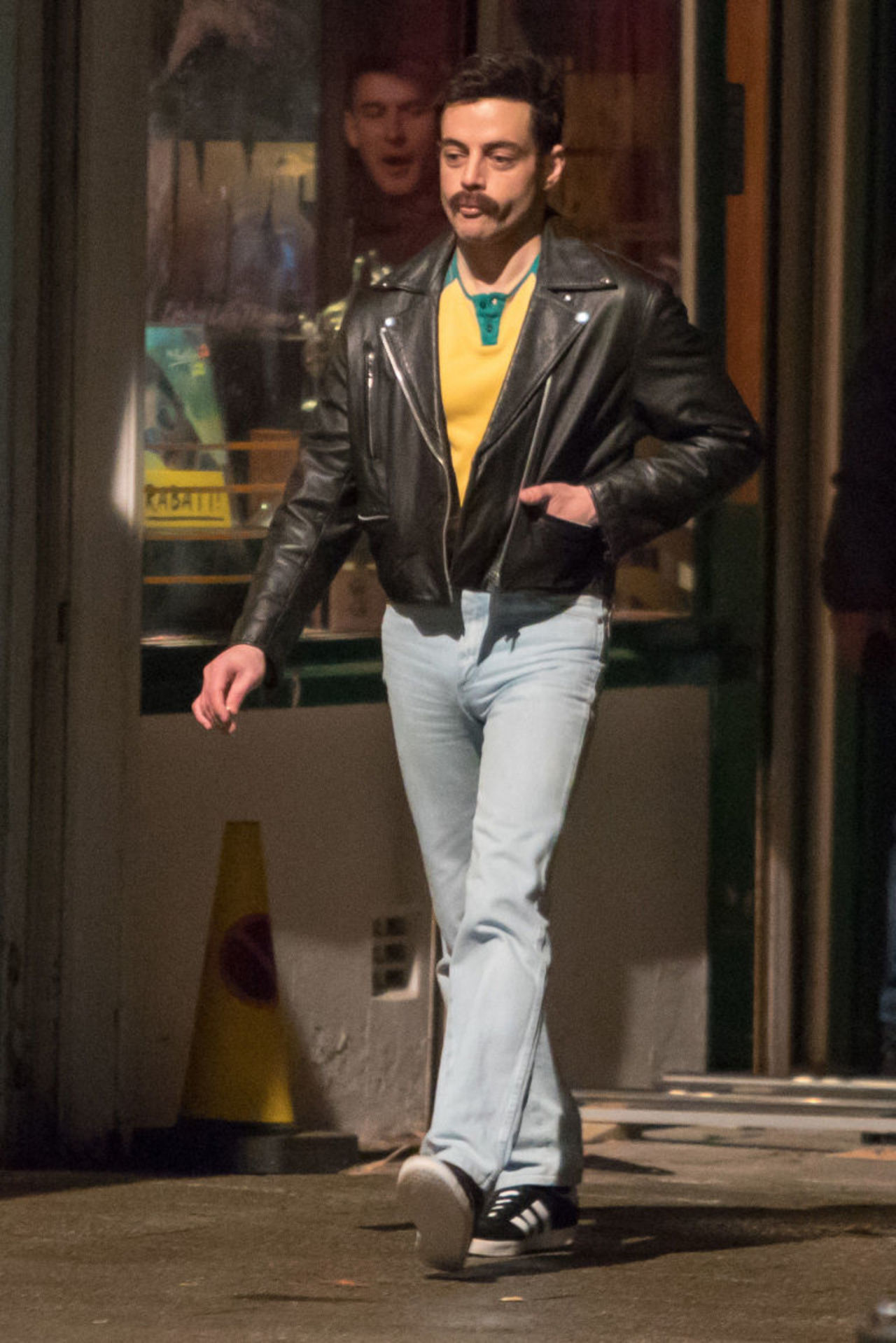 Papel. El actor Rami Malek da vida a Freddie Mercury. (ARCHIVO)
