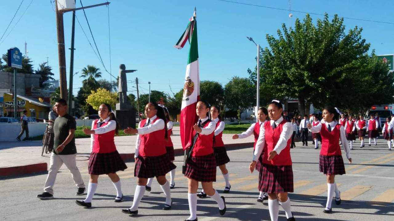 Realizan en Madero desfile cívico militar