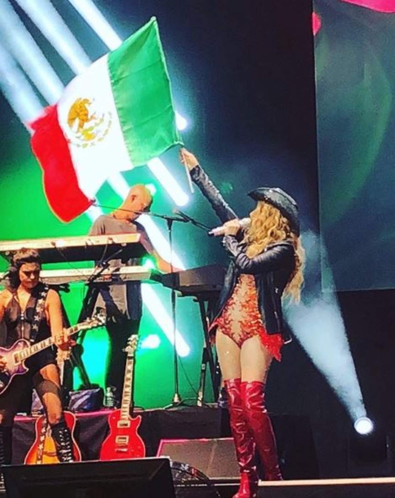 La cantante Paulina Rubio dio el Grito de Independencia ante miles de personas en El Paso, Texas. (Especial)