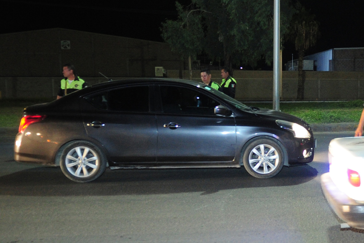 Operativo. En el operativo Alcoholímetro, enviaron 29 autos al corralón municipal. (EL SIGLO DE TORREÓN)