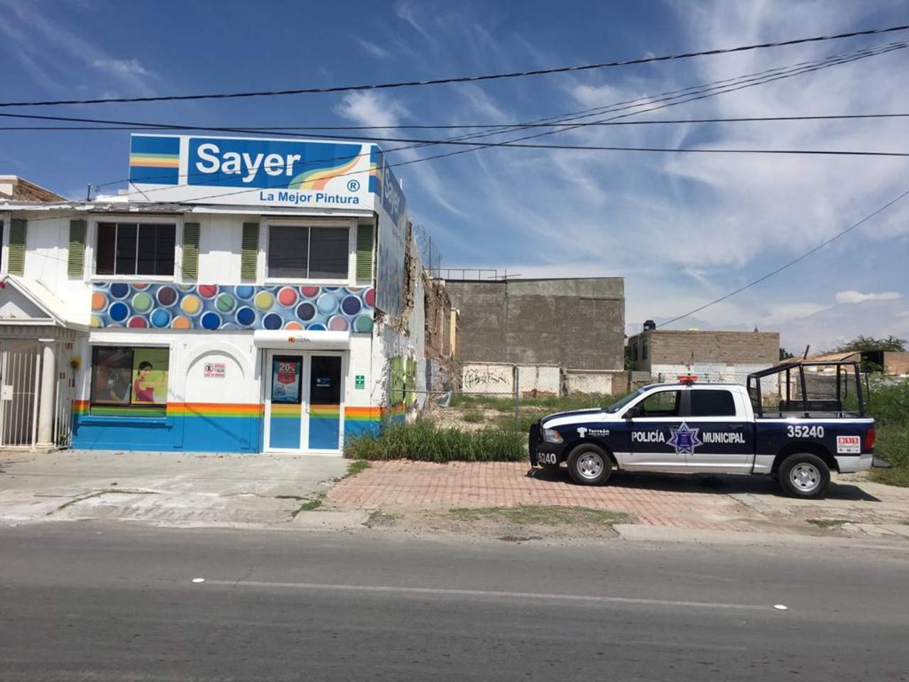 Se trata del negocio denominado 'Pinturas Herrera', ubicado sobre la avenida Juárez, entre las calles El Siglo de Torreón y Francisco Zarco Sur. (EL SIGLO DE TORREÓN) 