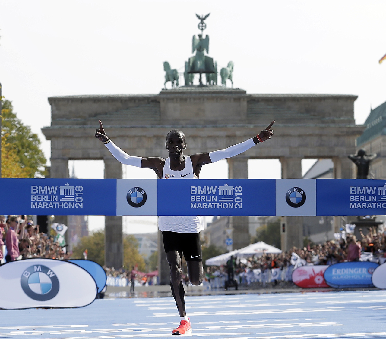 El keniano Eliud Kipchoge es el único ser humano en terminar la maratón en menos de dos horas y dos minutos.
