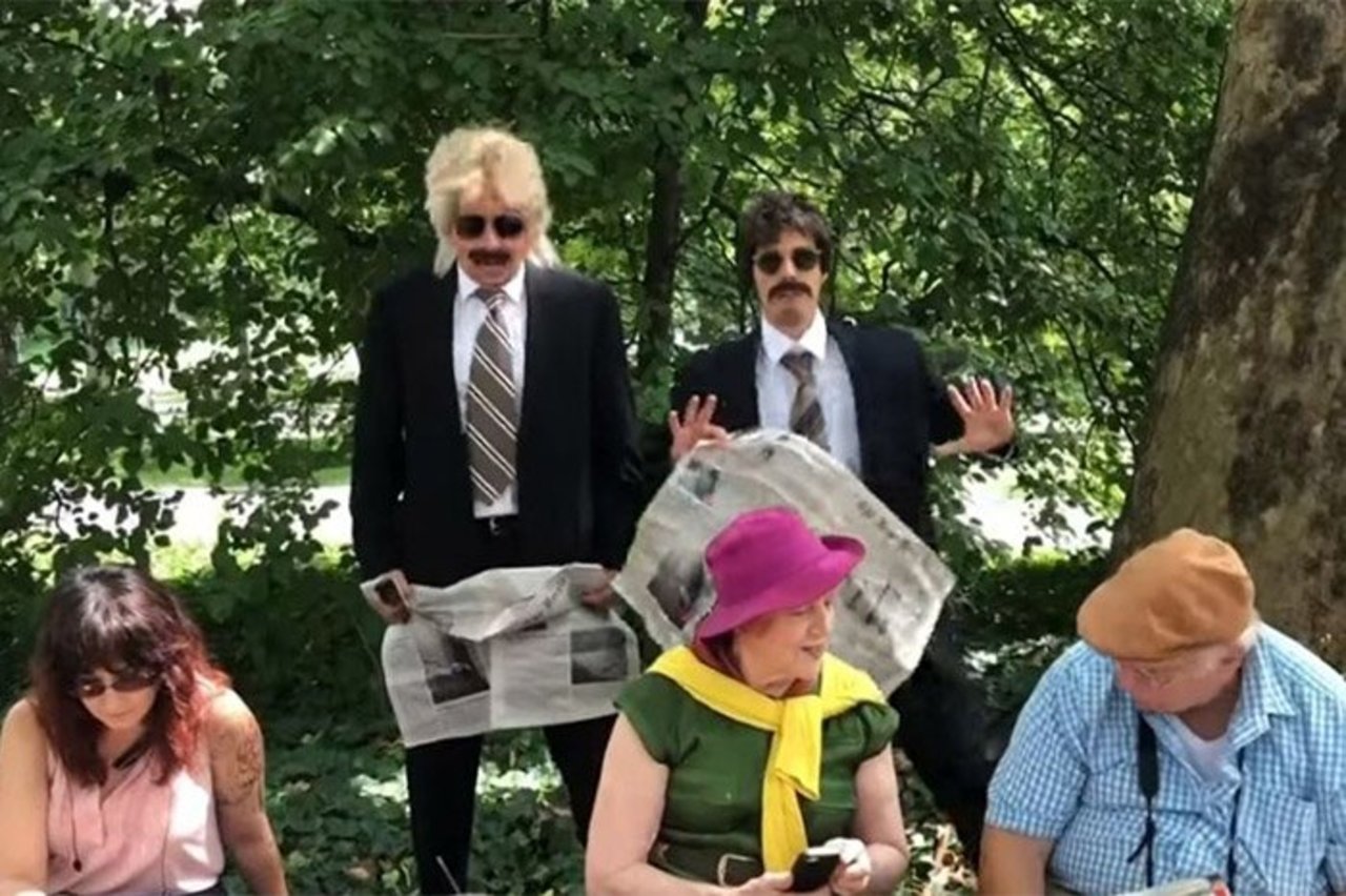 Disfrazan. Bieber y Fallon recorrieron Central Park. (ESPECIAL)