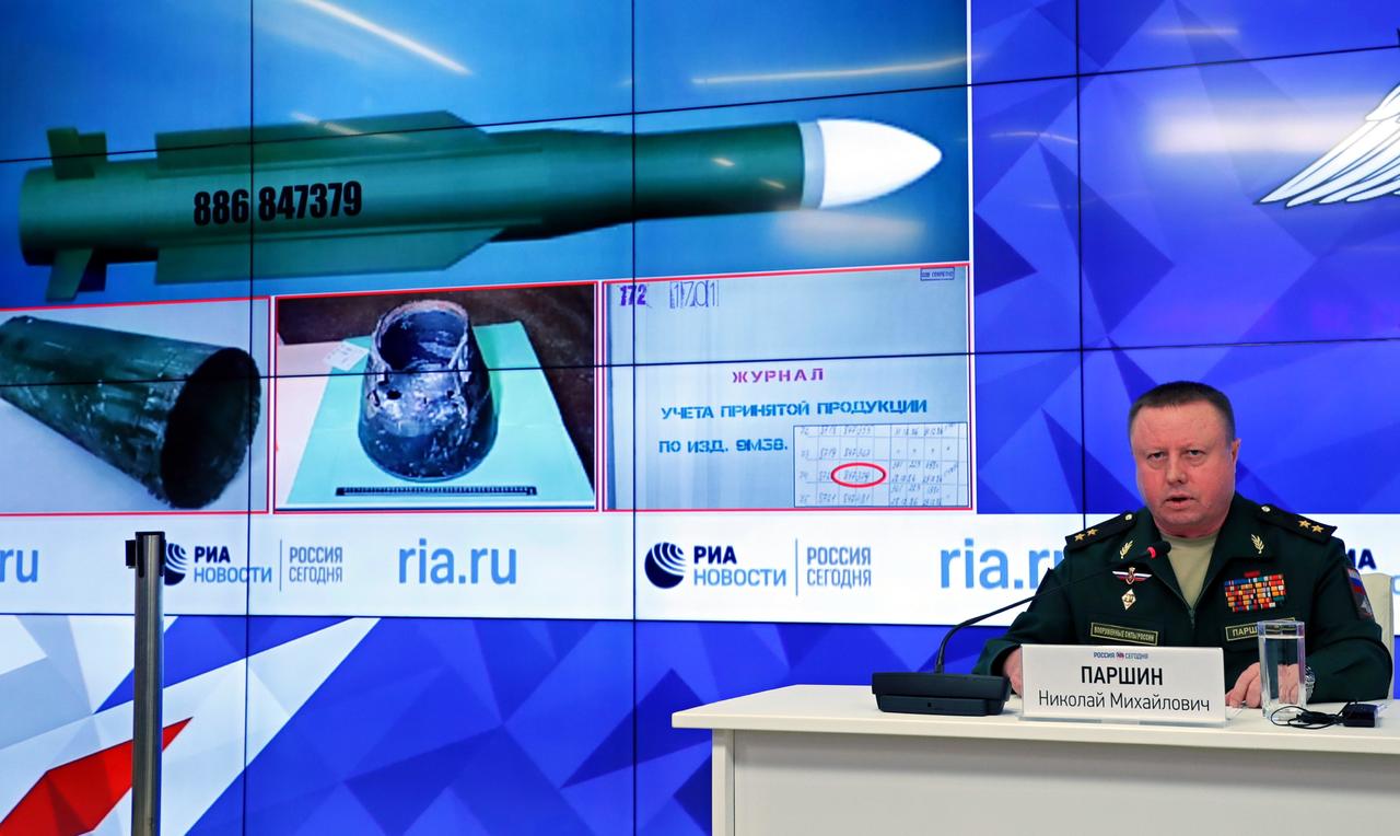 Datos. Nikolai Parshin afirmó que tiene pruebas que señalan a Ucrania como la responsable del derribo del avión malasio. (EFE)