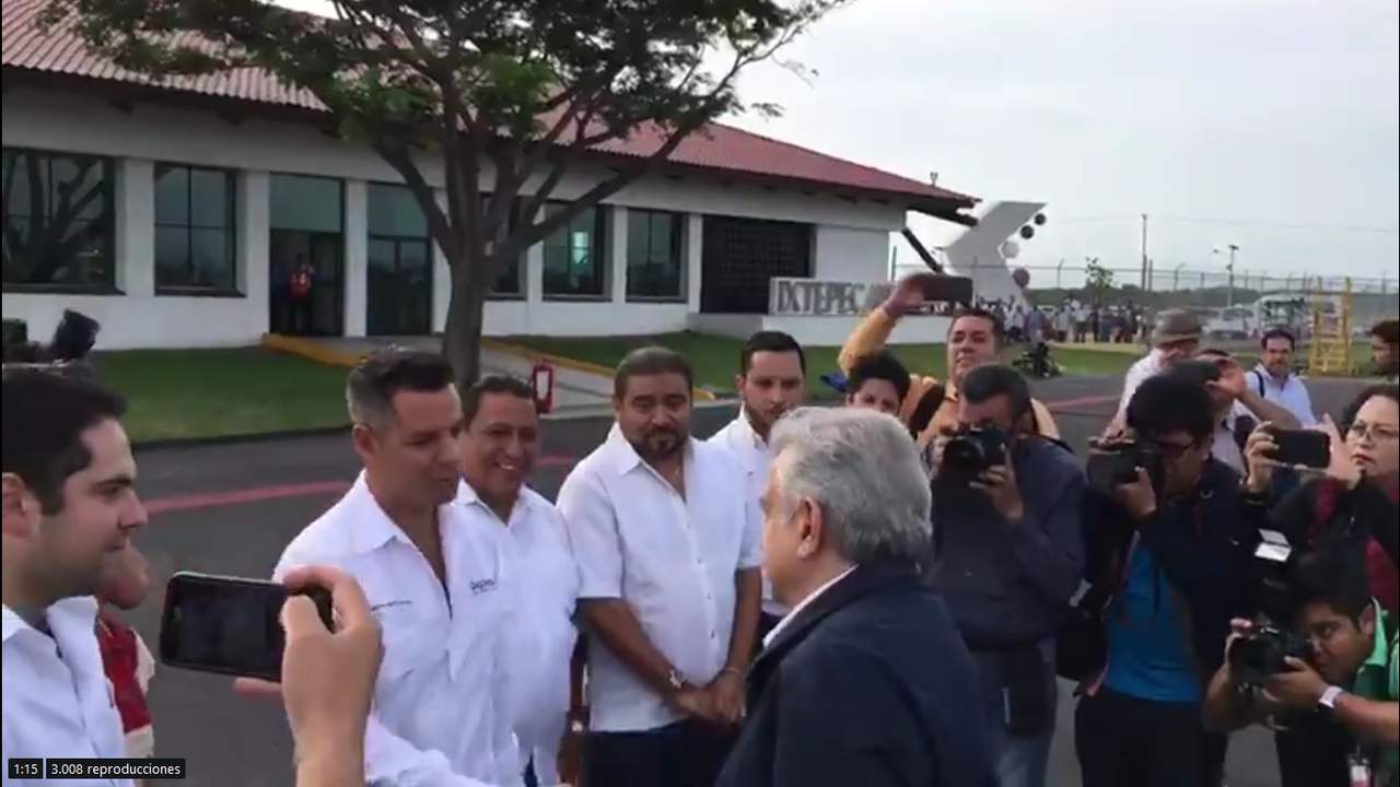 El gobernador Alejandro Murat dio la bienvenida al presidente electo, Andrés Manuel López Obrador, quien realiza una visita a Oaxaca como parte de su gira de agradecimiento por las entidades federativas. (ESPECIAL)