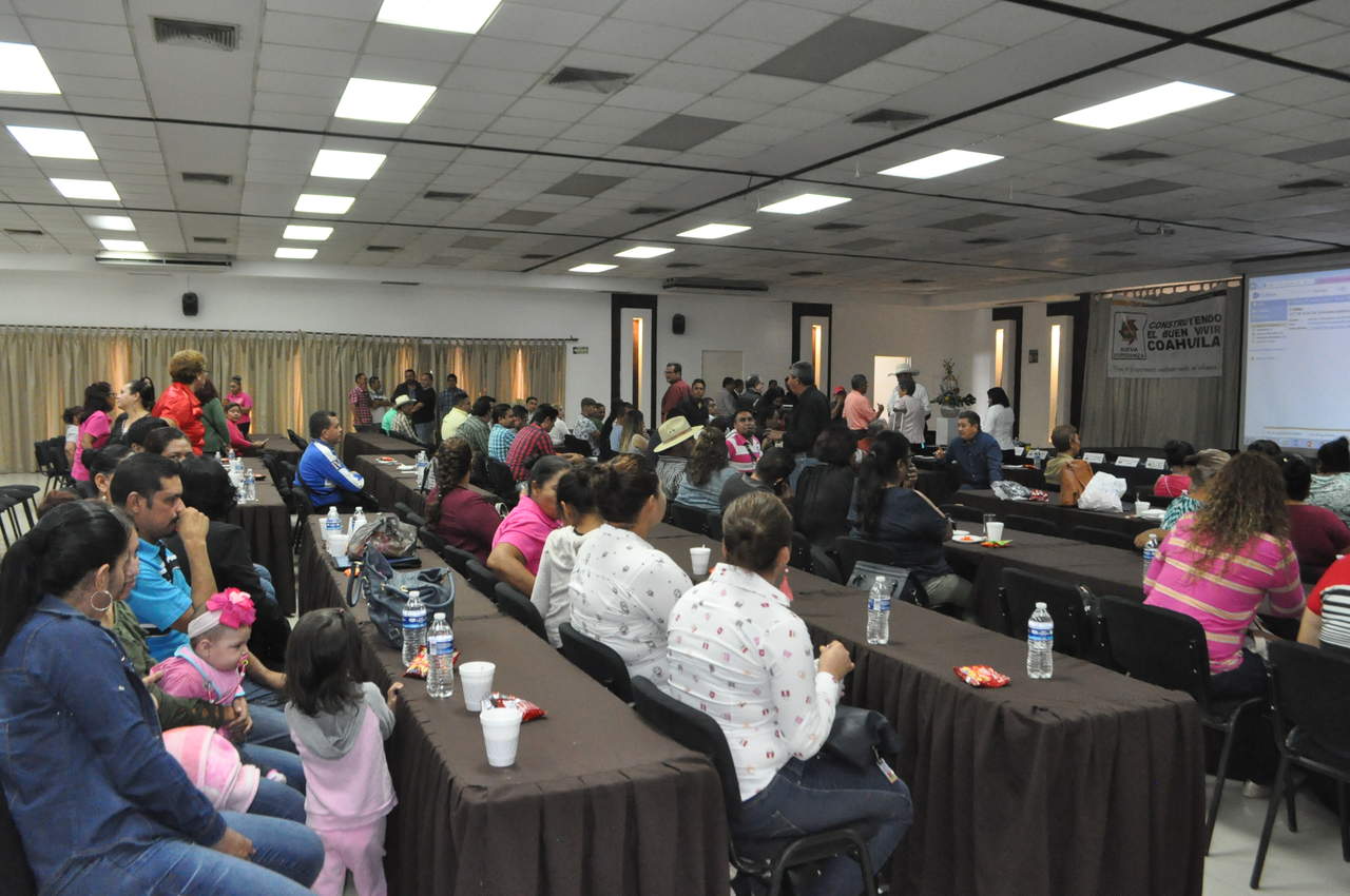 Esta mañana llevó a cabo la asamblea en Torreón, donde participaron más de 500 personas, con líderes de los municipios laguneros de Coahuila y Durango. (EL SIGLO DE TORREÓN)