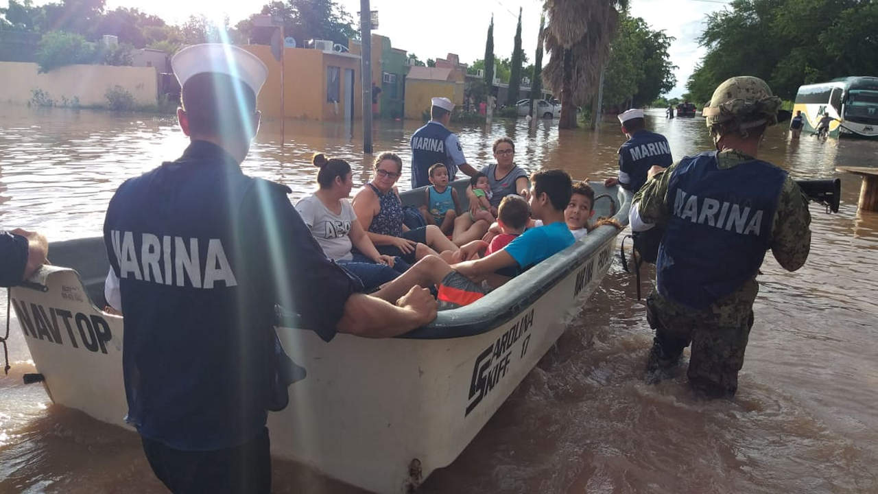 Las autoridades mexicanas declararon el viernes estado de emergencia en 11 municipios del norteño estado de Sinaloa debido a inundaciones causadas por fuertes aguaceros y que han dejado al menos tres muertos. (NOTIMEX)