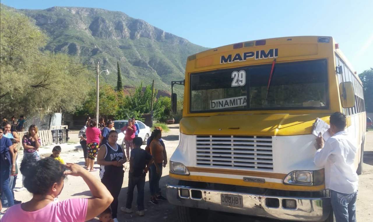 Mujer termina grave al ser arrollada por un camión de pasajeros en el ejido Dinamita de Gómez Palacio. (EL SIGLO DE TORREÓN)