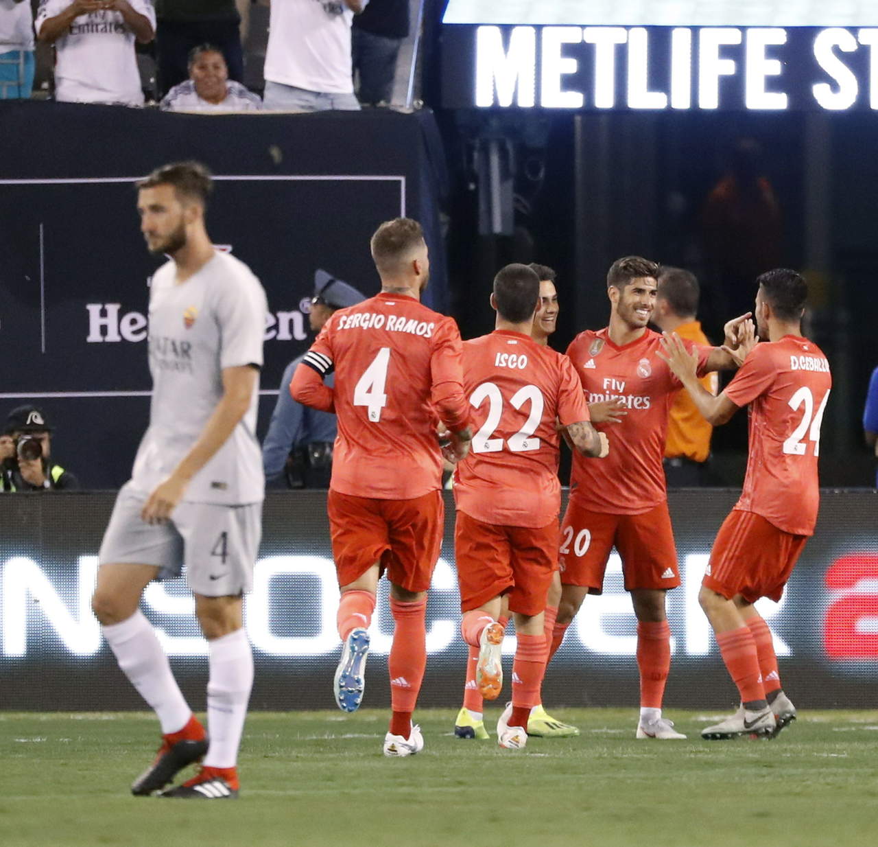 Real Madrid enfrentó durante la pretemporada a la Roma en suelo estadounidense. (ARCHIVO)