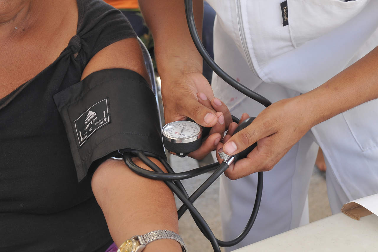 Según el Observatorio Mexicano de Enfermedades No Transmisibles, en Coahuila el 77.3 por ciento de la población que vive con hipertensión arterial son mujeres. (ARCHIVO) 
