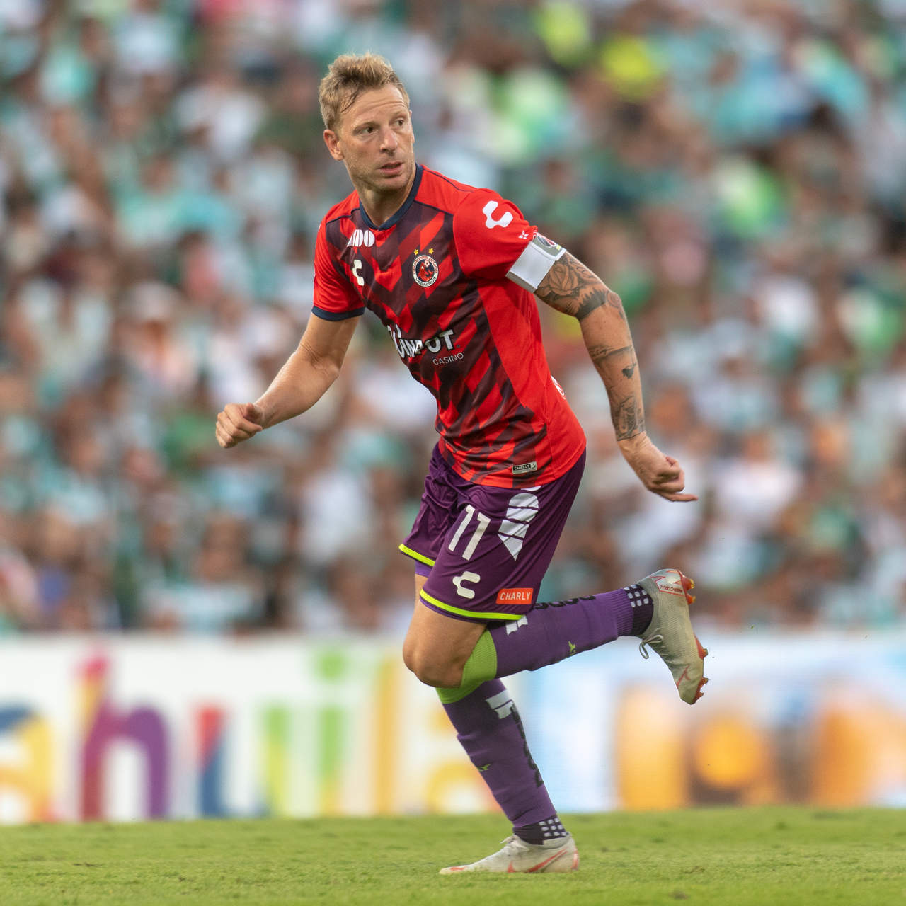 El Héroe. Cristian Menéndez anotó un golazo en el empate entre Veracruz y Santos. (Jorge Martínez)