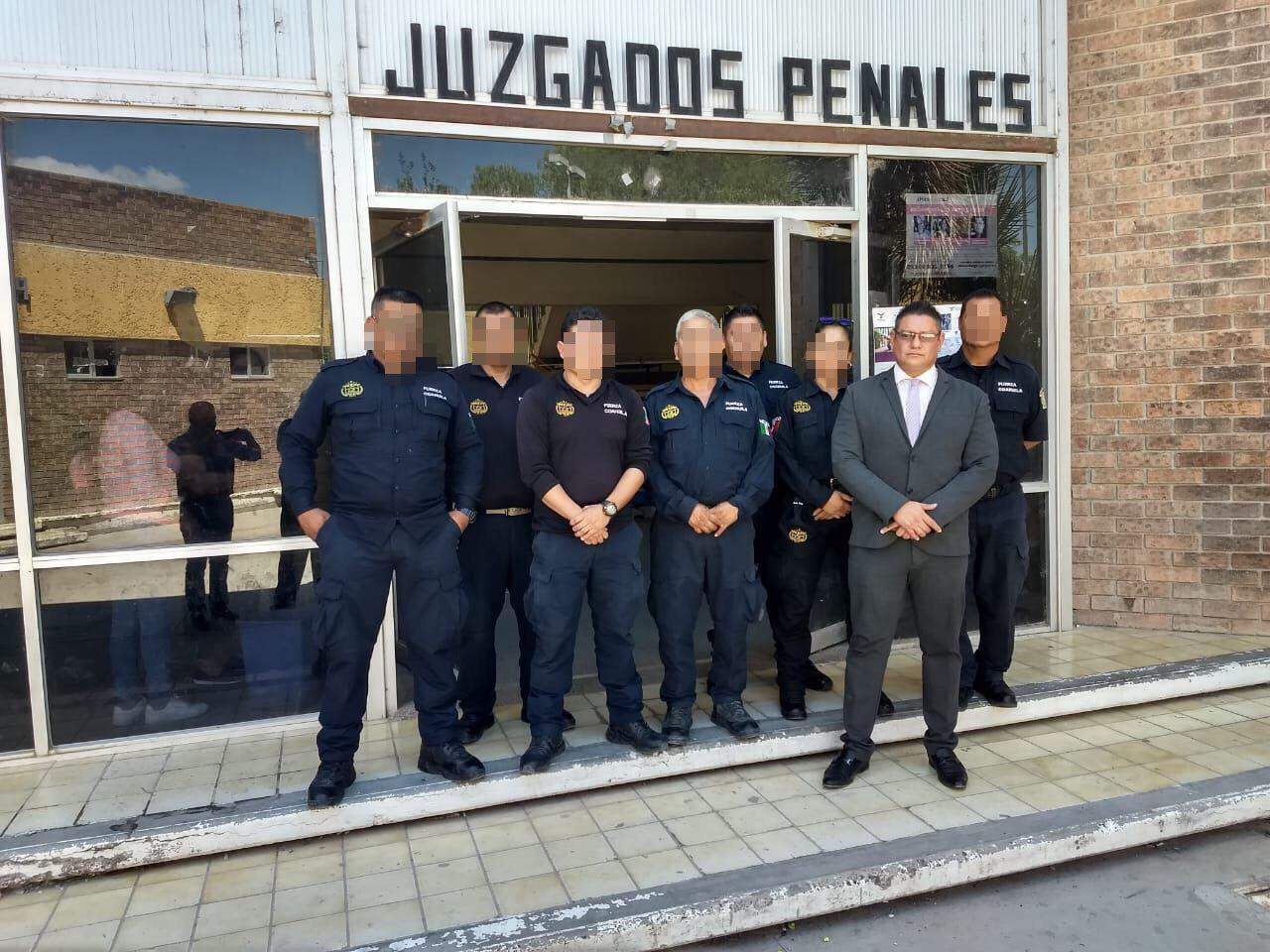 El abogado defensor dio a conocer que ya están en libertad los siete custodios que fueron detenidos por la fuga de reos en Cereso de Torreón. (CORTESÍA) 