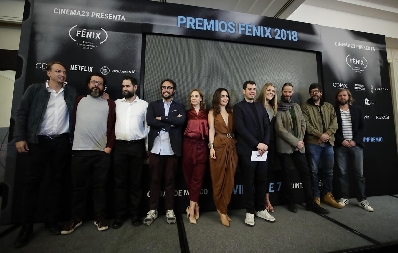 Nominaciones. El presidente de Premios Fénix, Rodrigo Peñafiel (5 dcha) y algunos de los nominados a los Premios Fénix. (EFE)