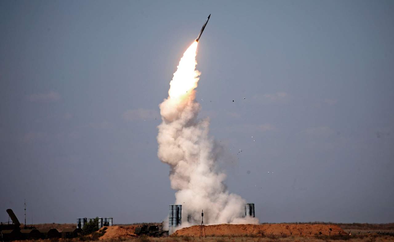 Rusia anunció el lunes que dotará al régimen de Damasco de sistemas de misiles antiaéreos S-300 más modernos para defenderse de los ataques israelíes. (EFE)