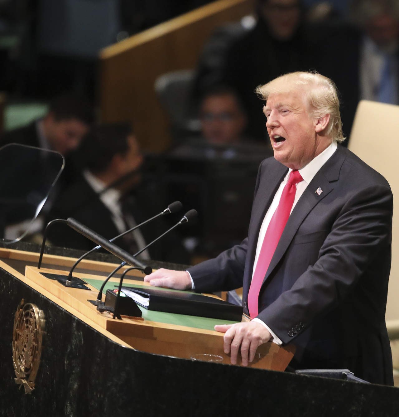 'Me gustaría agradecer al líder Kim por su valor y por los pasos que está dando, pero todavía queda mucho por hacer. Las sanciones seguirán vigentes hasta que consigamos la desnuclearización', expresó hoy Trump. (AP)