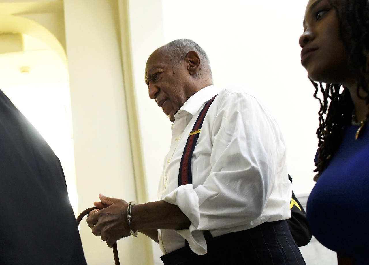 Cosby dejó en claro en ese testimonio que no tuvo un consentimiento verbal para tener contacto sexual con la mujer y sin eso estaba infringiendo la ley, dijo el juez. (AP)