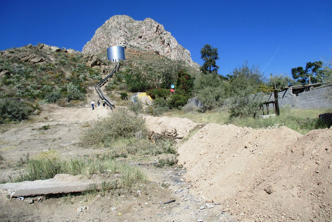 Tanque. En la zona ya se había construido un tanque, pero se complementa con el pozo. (EL SIGLO DE TORREÓN)