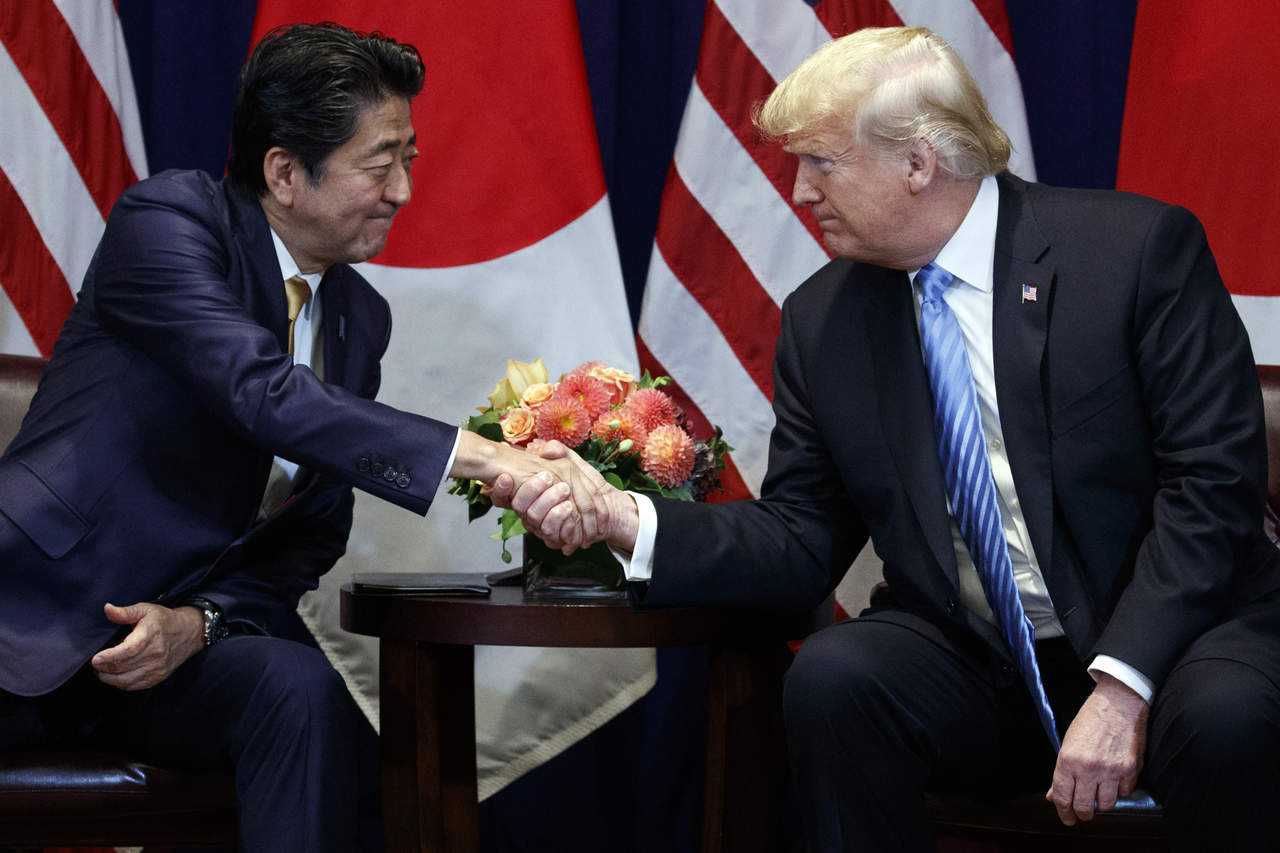 'Hoy hemos acordado empezar negociaciones comerciales entre Estados Unidos y Japón', dijo Trump a los periodistas al comienzo de una reunión bilateral con Abe en Nueva York, en los márgenes de la Asamblea General de la ONU. (AP)
