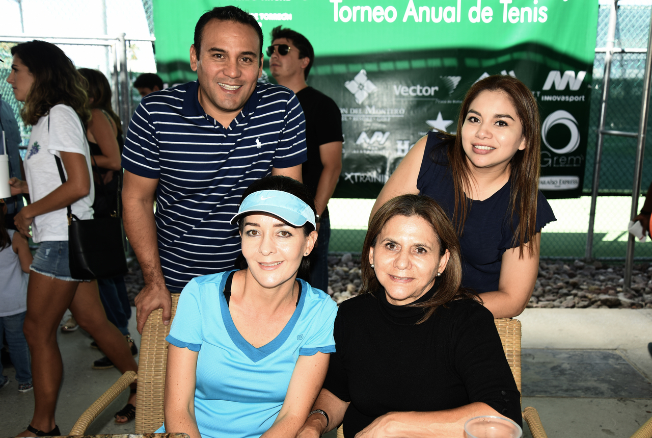 Paola Torres, Mary Meléndez, Iliana Salsamendi y Juan Carlos Ortiz.