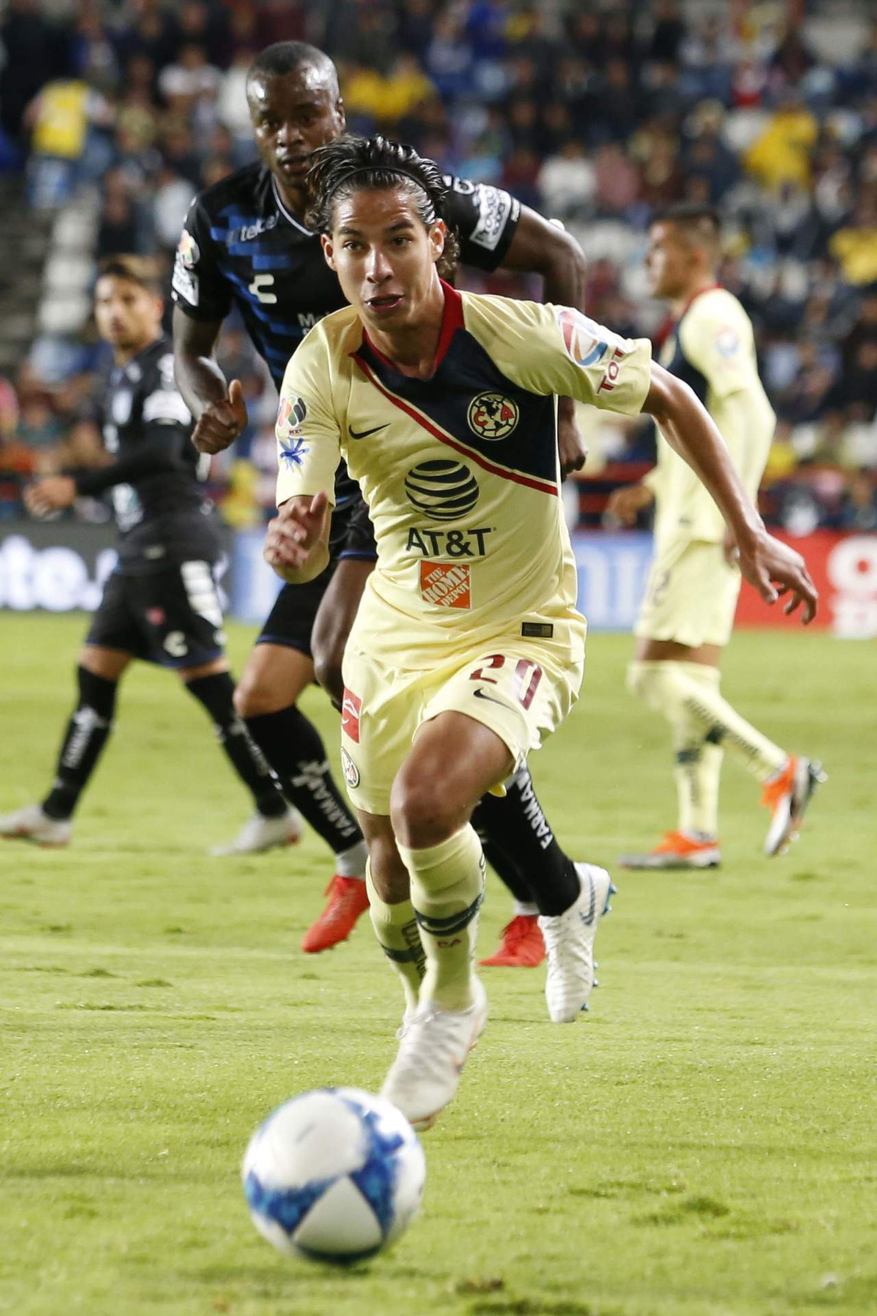 Diego Lainez durante el partido ante Pachuca en la jornada 3 del Apertura 2018. (Jam Media)