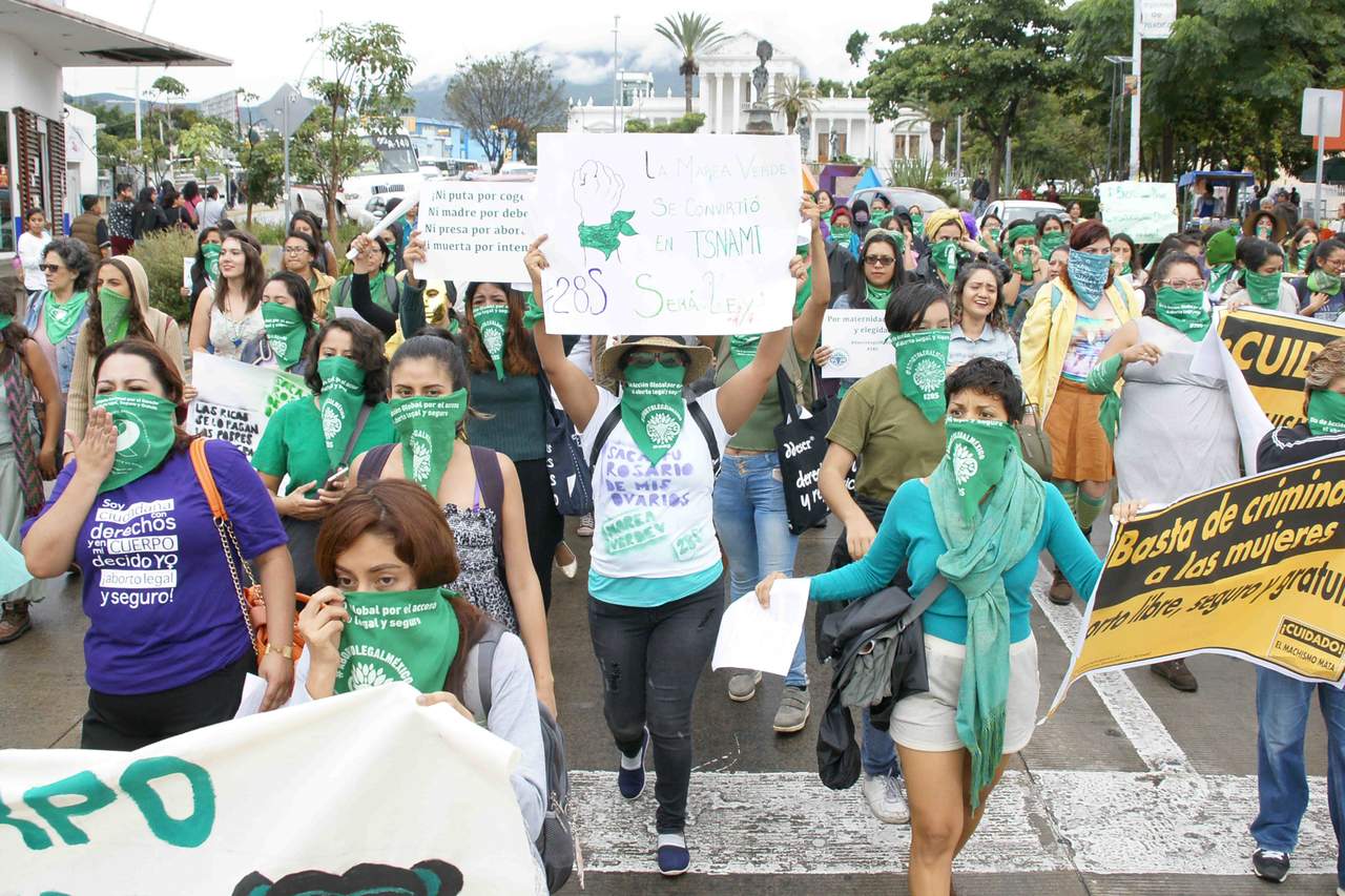 Esta marcha se dio en el marco del Día de la Lucha por el Aborto Legal, Seguro y Gratuito en América Latina y el Caribe y en ella habrían participado, de acuerdo con las participantes, 40 organizaciones feministas. (EL UNIVERSAL)