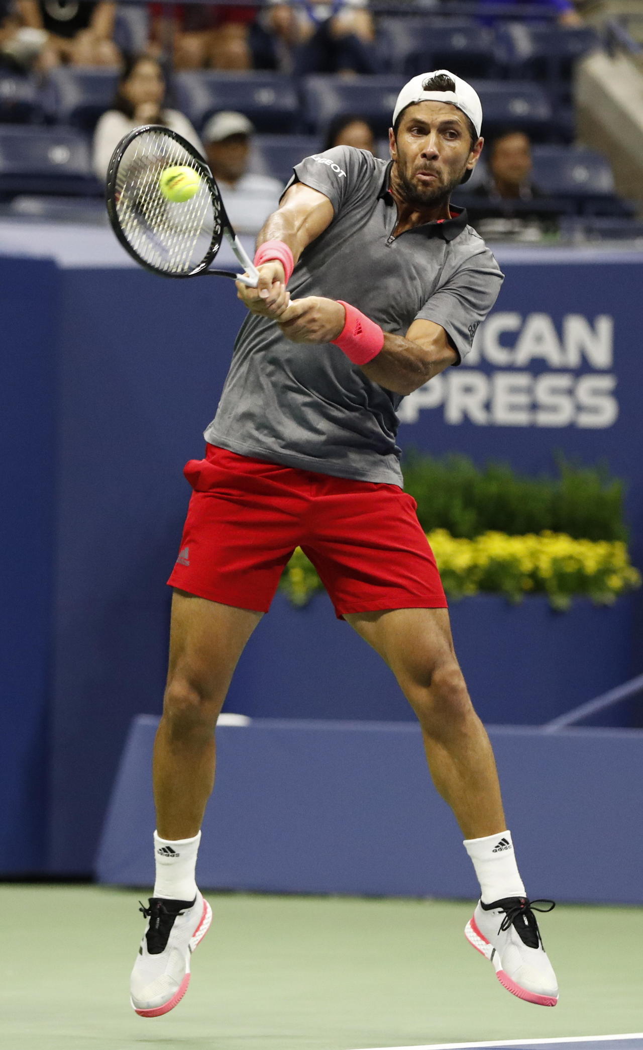 Fernando Verdasco venció 6-4, 6-4 a Andy Murray y avanzó a las semifinales en el torneo de Shenzhen.