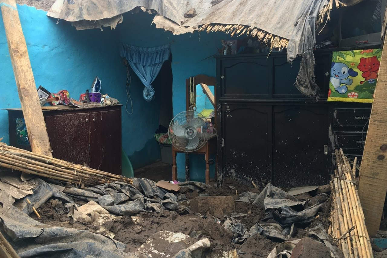 Los techos de dos viviendas colapsaron la mañana del viernes en el ejido Álvaro Obregón, de Lerdo. Las autoridades no reportaron lesionados, únicamente daños materiales.   

