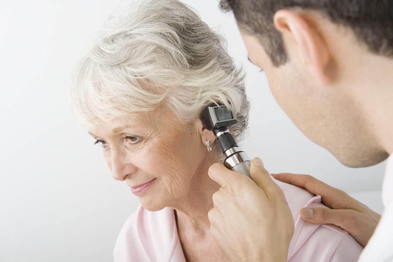 La pérdida de la capacidad auditiva puede deberse principalmente a dos tipos de daño, agudos y crónicos. (ARCHIVO)