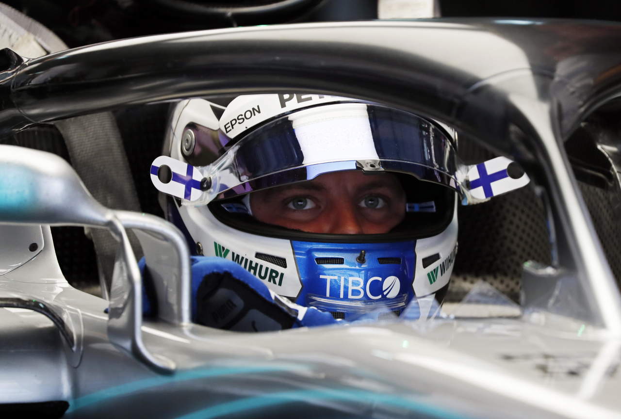 Bottas se afianzó por segunda vez en la temporada como el “poleman” y saldrá delante de su compañero de equipo, el británico Lewis Hamilton, actual campeón y líder de la tabla de pilotos. (EFE)