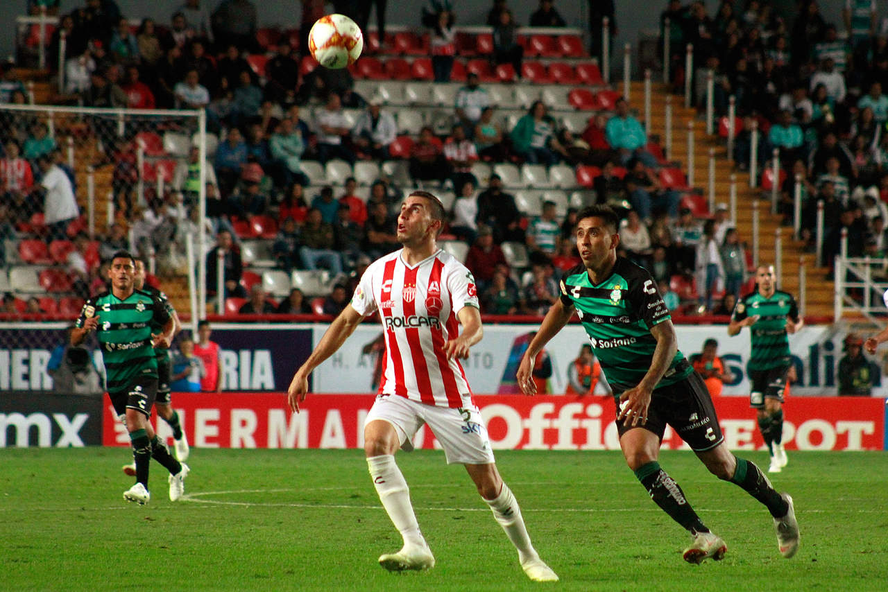 El campeón actual del futbol mexicano, Santos Laguna, se afianzó en el segundo lugar de la tabla general. (Fotografías de Jam Media)
