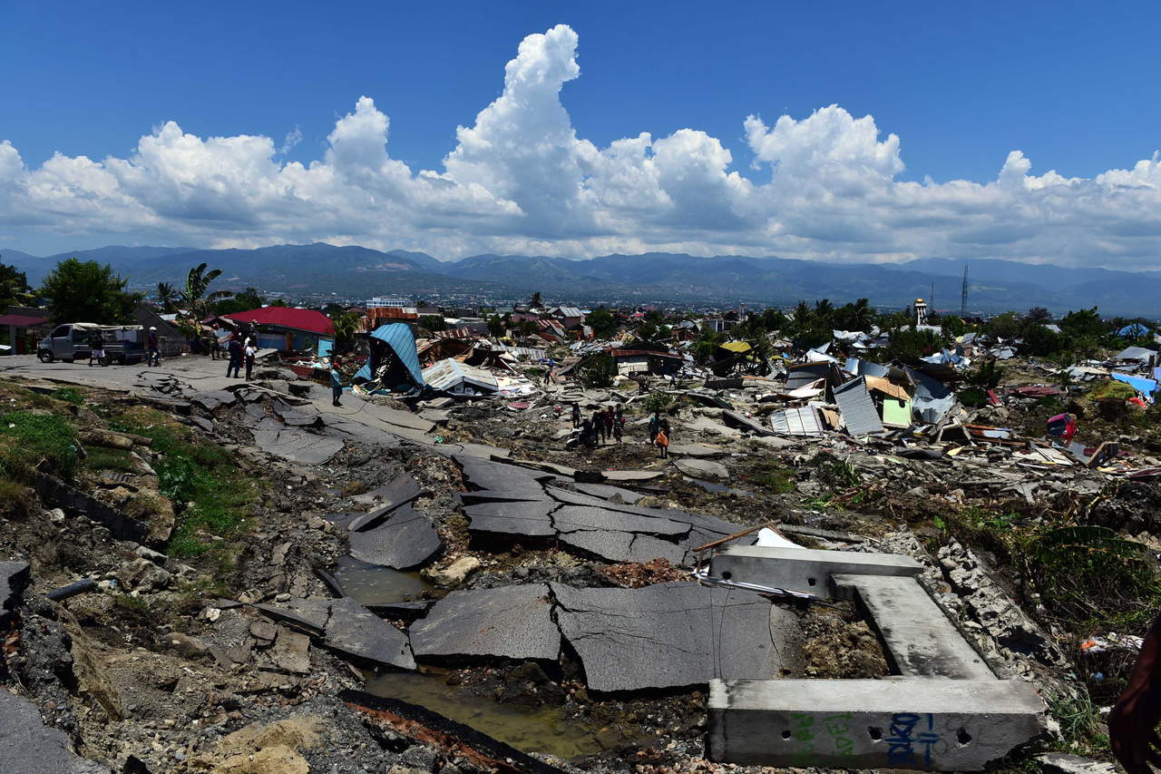 Un potente terremoto de magnitud 7.5 azotó la isla indonesia de Célebes este viernes y se produjo a unos 56 kilómetros al noreste de la ciudad de Donggala, con un epicentro a unos 10 kilómetros de profundidad. (EFE)

