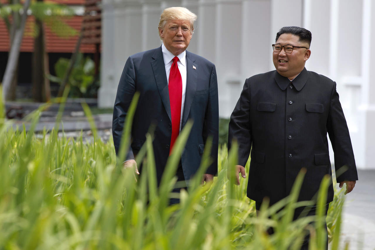 Donald Trump dijo que alguna vez “intercambió” palabras fuertes con el líder norcoreano Kim Jong Un “y luego nos enamoramos”. (ARCHIVO) 