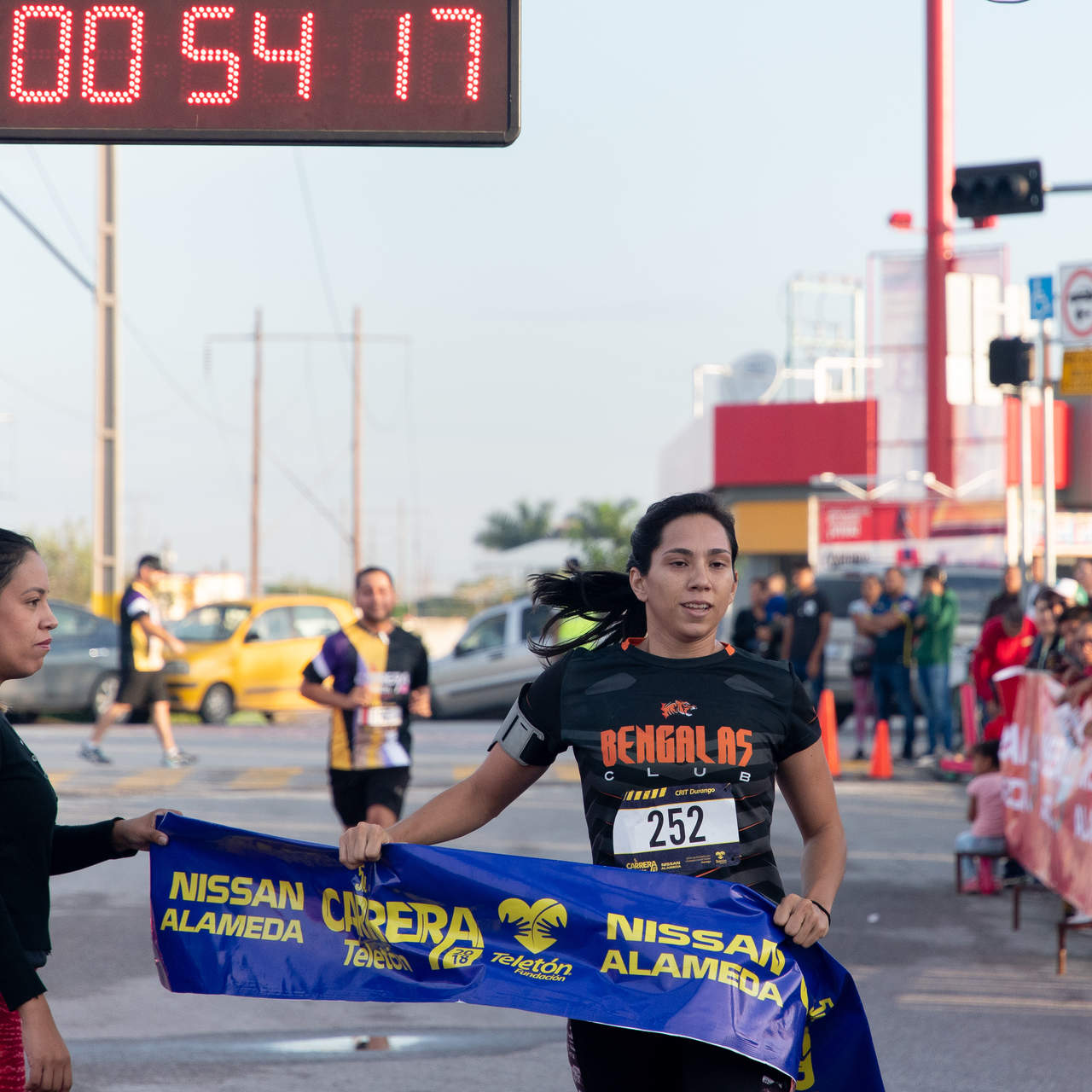 Por la rama femenil en la modalidad de 10 kilómetros, la gran ganadora fue Wendy Leticia Morales. (Jorge Martínez)