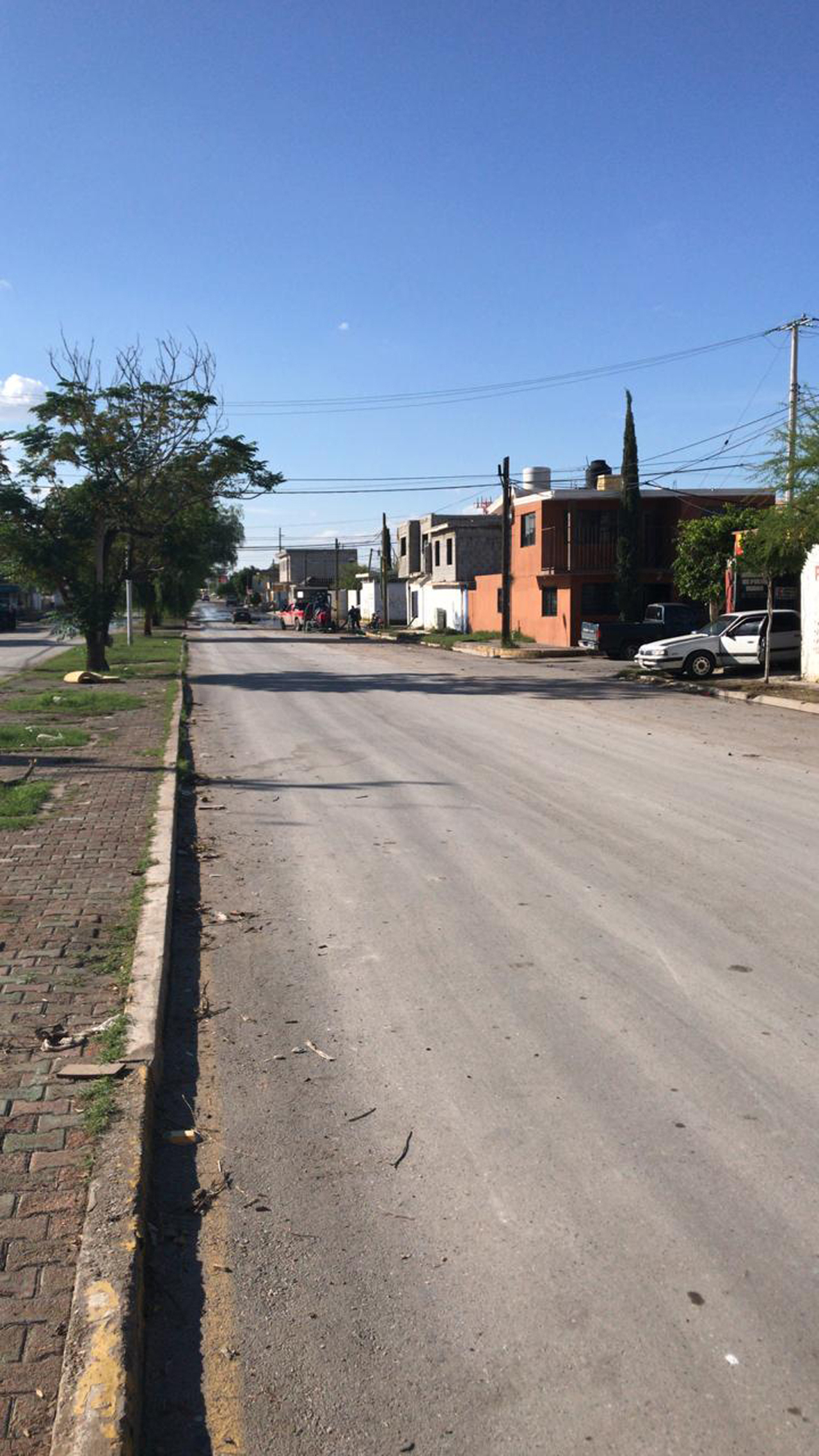 Ya pasó. Fue desaguado el bulevar Francisco Sarabia, entre Bravo y Allende, ayer en la tarde. (YOLANDA RÍOS)