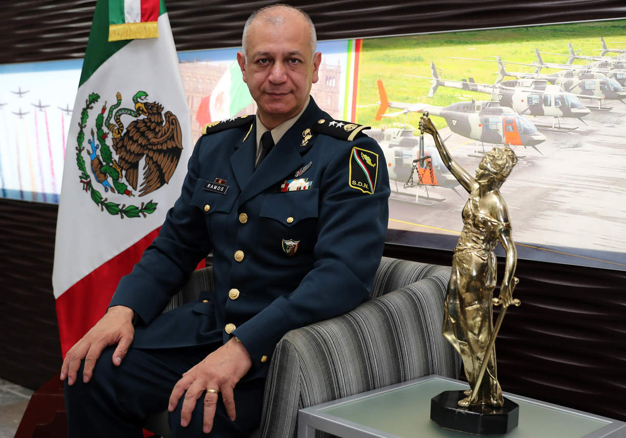 En entrevista con EL UNIVERSAL, el general Ramos Flores dice que si las acciones para instrumentar una Comisión de la Verdad se ajustan al marco de la ley, las Fuerzas Armadas se ceñirán a esa legislación. (EL UNIVERSAL)