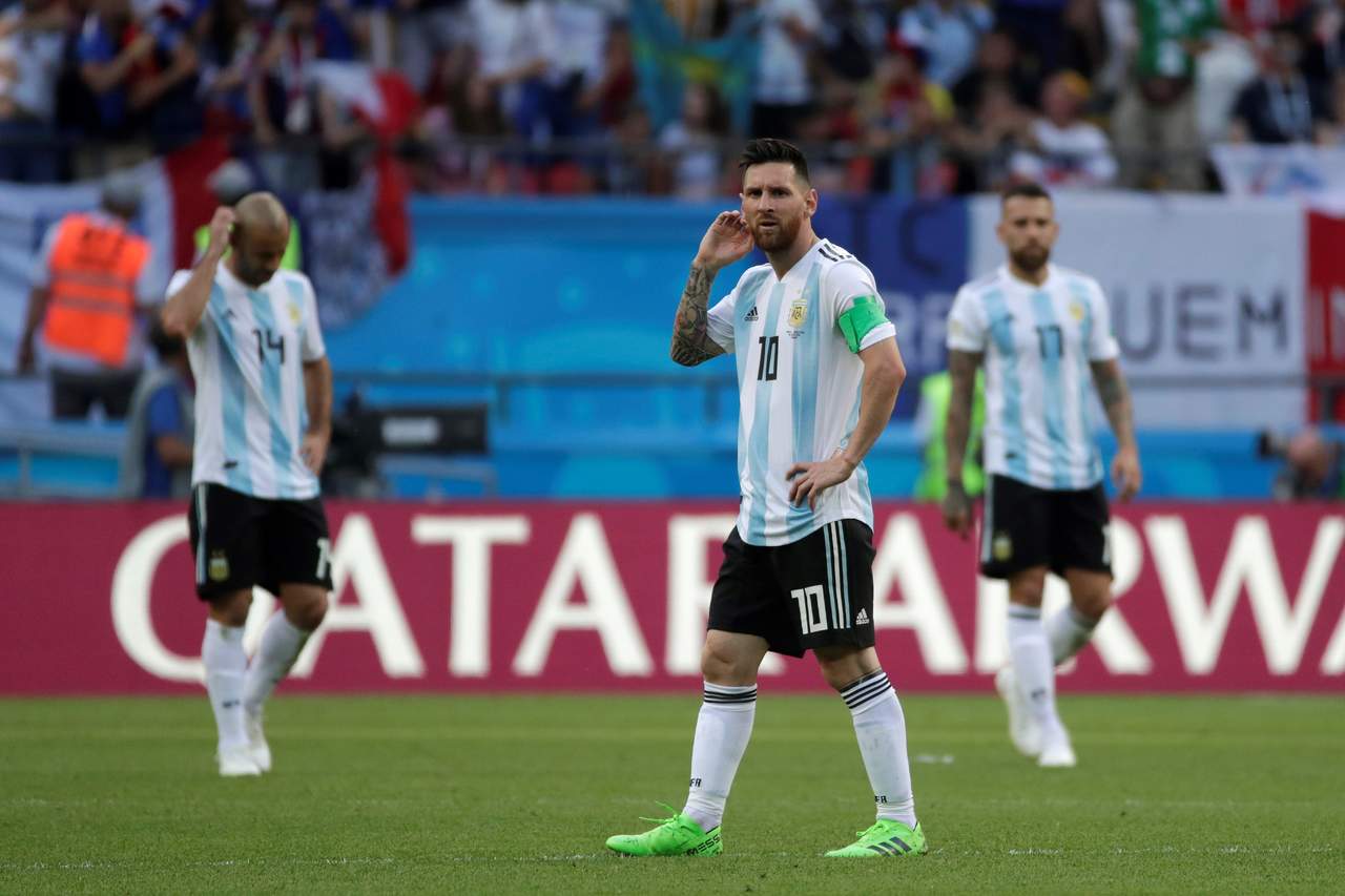 Luego de la eliminación sufrida en el Mundial ante Francia, el exastro aconsejó a Messi no volver a la Selección Albiceleste. (ARCHIVO)