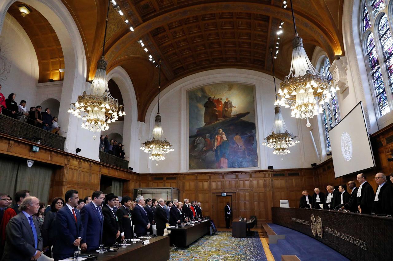 Decisión. La Haya concluyó que ninguno de los acuerdos internacionales firmados entre ambos países, suponen una obligación legal para que los chilenos se vean forzados a negociar. (EFE)