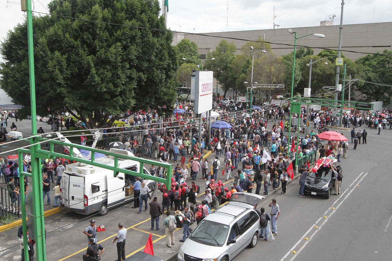 Más de 15 mil personas participan en la marcha por el 50 aniversario de los hechos ocurridos en Tlatelolco. (NOTIMEX)