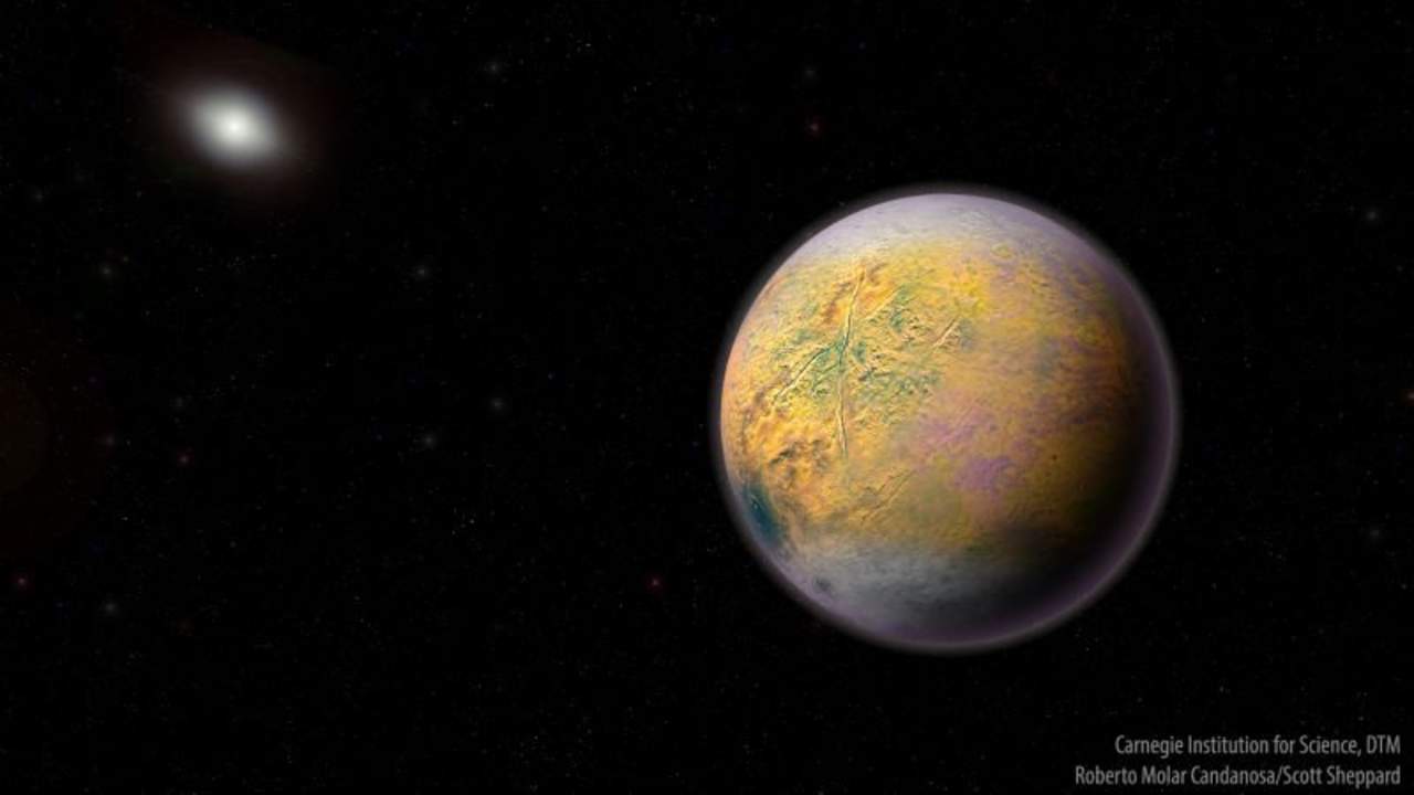 El Duende, un planeta congelado de solo 300 kilómetros (186 millas) de diámetro, fue avistado en el 2015 cerca de Halloween, lo que le dio su nombre. Pero el anuncio se hizo el martes después de más observaciones. (ESPECIAL)