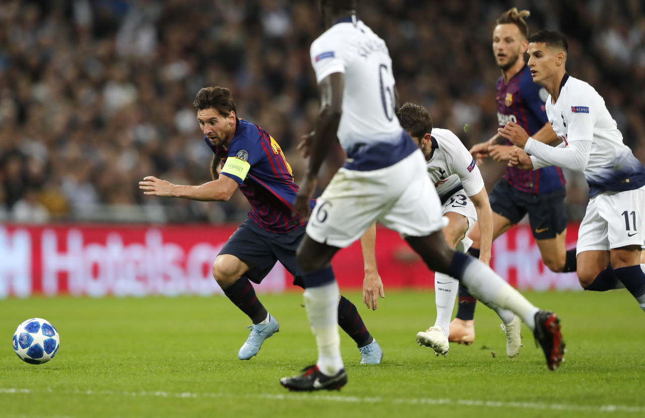 Barcelona, de España, goleó al Tottenham, de Inglaterra, 4-2 en la jornada dos de la Liga de Campeones.