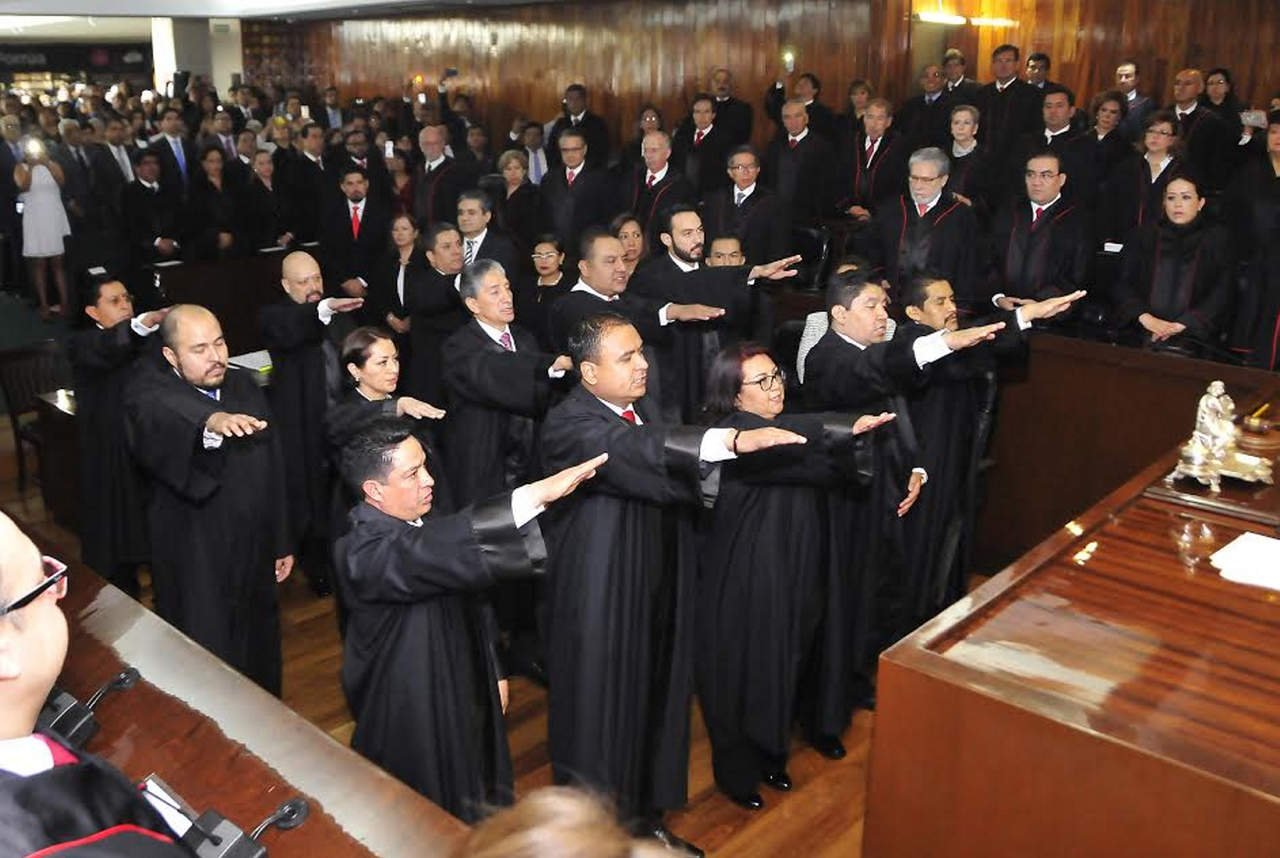 El coordinador de Movimiento Regeneración Nacional (Morena) en el Senado, Ricardo Monreal presentará una iniciativa a la Ley Orgánica del Poder Judicial para que magistrados y jueces de circuito solo permanezcan seis años en su lugar de adscripción. (ARCHIVO)