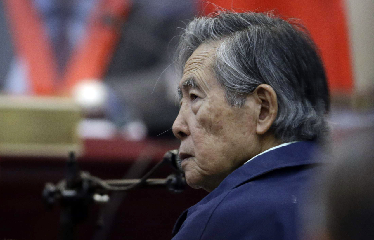 Sin fuerza. Fujimori teme que si regresa a prisión, su corazón no lo va a soportar, pues se encuentra demasiado débil. (AP)