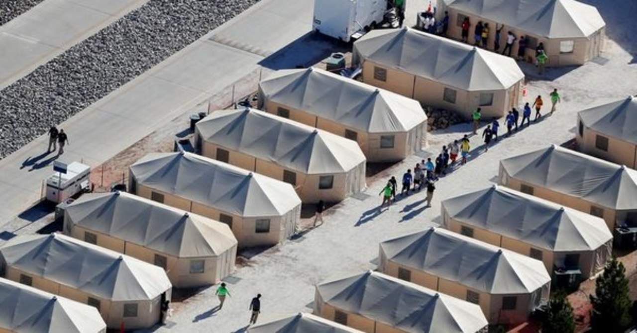 Los niños que estaban albergados en las instalaciones de Youngtown fueron trasladados a otros refugios de Southwest Key en Arizona, en espera de que el personal vuelva a capacitarse en las instalaciones cerradas. (ARCHIVO)